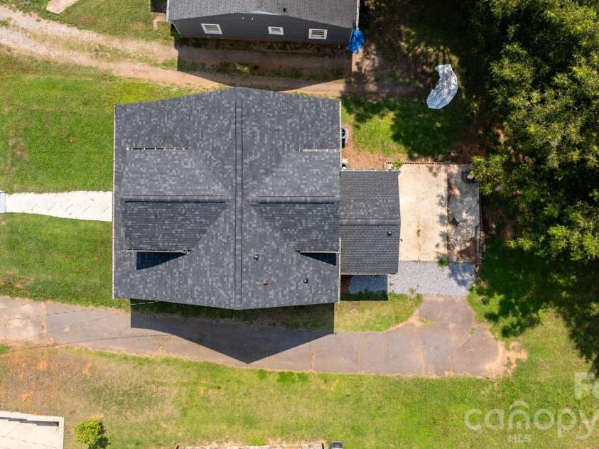 242 8th Avenue Drive, Hickory, NC 28602.  MLS# CAR4413707, YatesRealty ID 44590. 