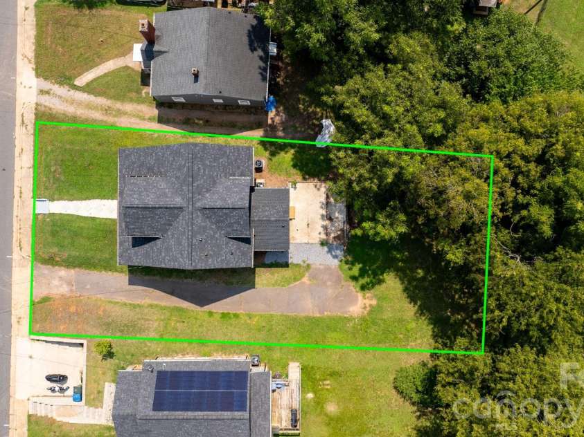 242 8th Avenue Drive, Hickory, NC 28602.  MLS# CAR4413707, YatesRealty ID 44590. 