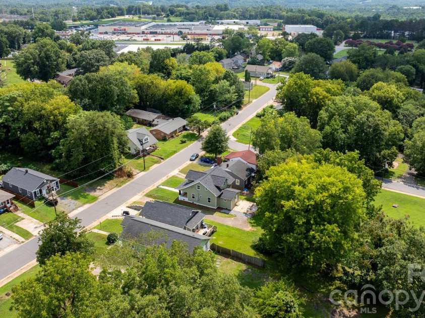 242 8th Avenue Drive, Hickory, NC 28602.  MLS# CAR4413707, YatesRealty ID 44590. 