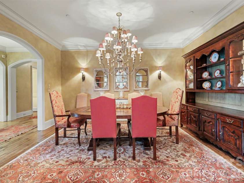 2343 Roswell Avenue, Charlotte, NC 28207.  MLS# CAR4413509, YatesRealty ID 44591. 