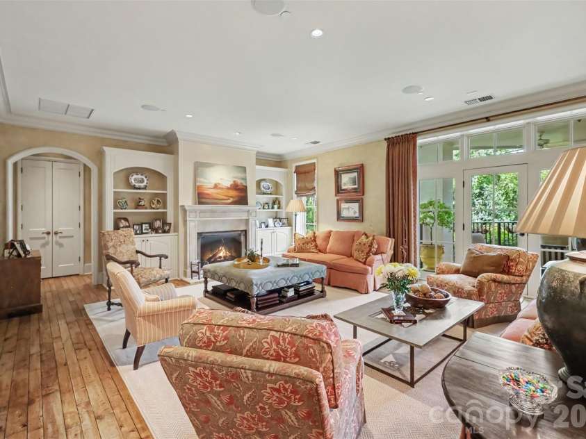 2343 Roswell Avenue, Charlotte, NC 28207.  MLS# CAR4413509, YatesRealty ID 44591. 