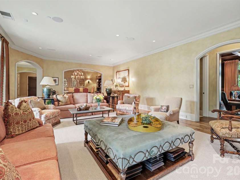 2343 Roswell Avenue, Charlotte, NC 28207.  MLS# CAR4413509, YatesRealty ID 44591. 