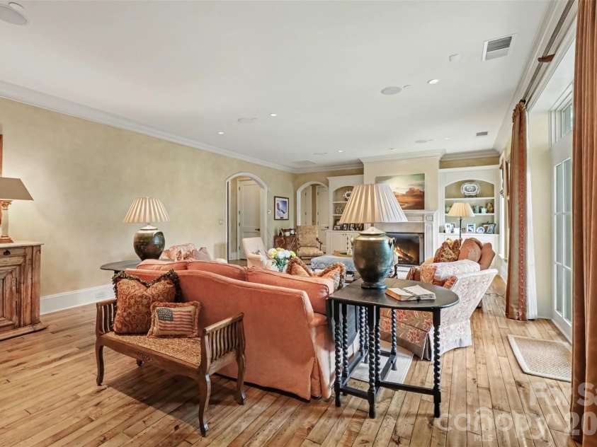 2343 Roswell Avenue, Charlotte, NC 28207.  MLS# CAR4413509, YatesRealty ID 44591. 
