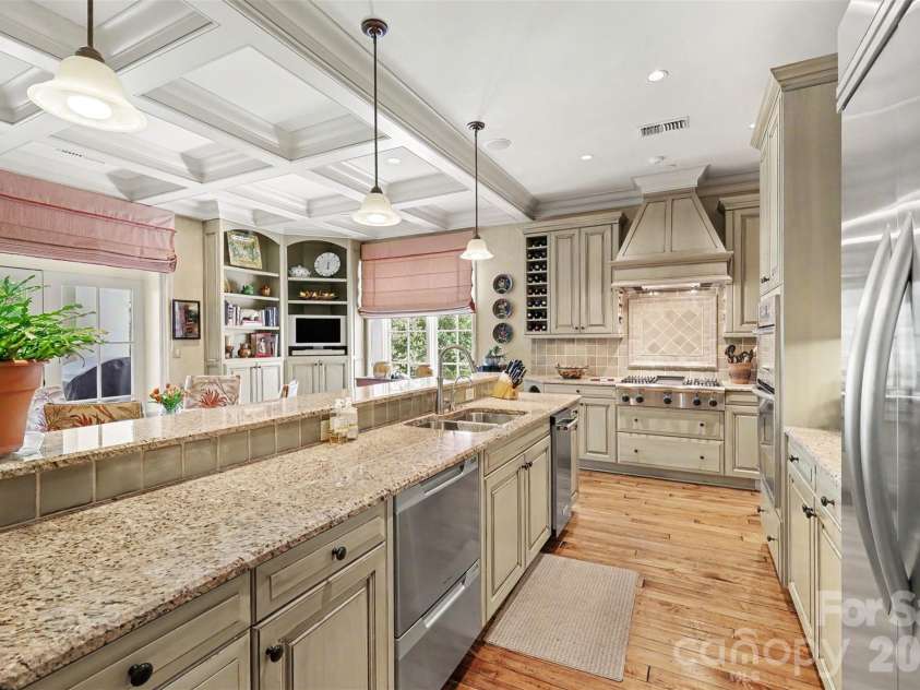 2343 Roswell Avenue, Charlotte, NC 28207.  MLS# CAR4413509, YatesRealty ID 44591. 