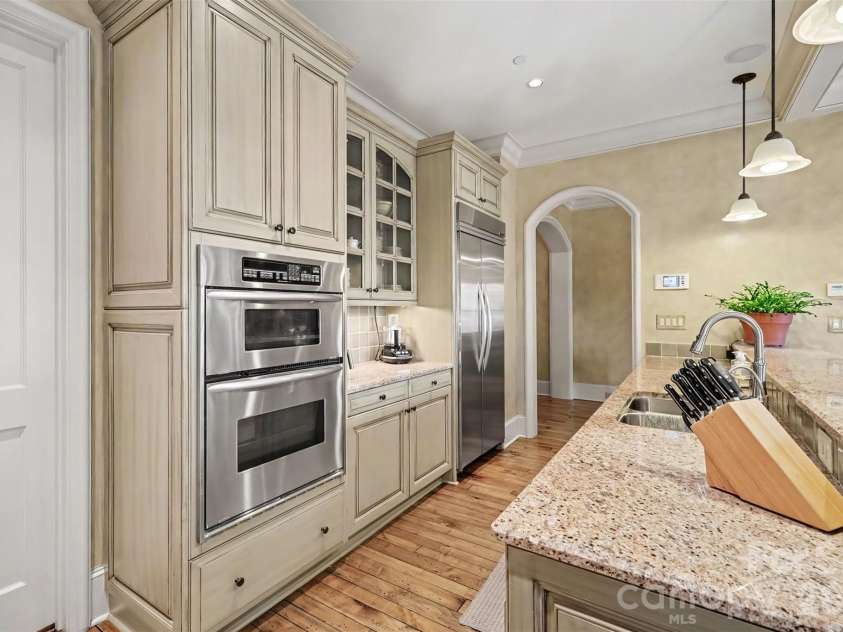 2343 Roswell Avenue, Charlotte, NC 28207.  MLS# CAR4413509, YatesRealty ID 44591. 