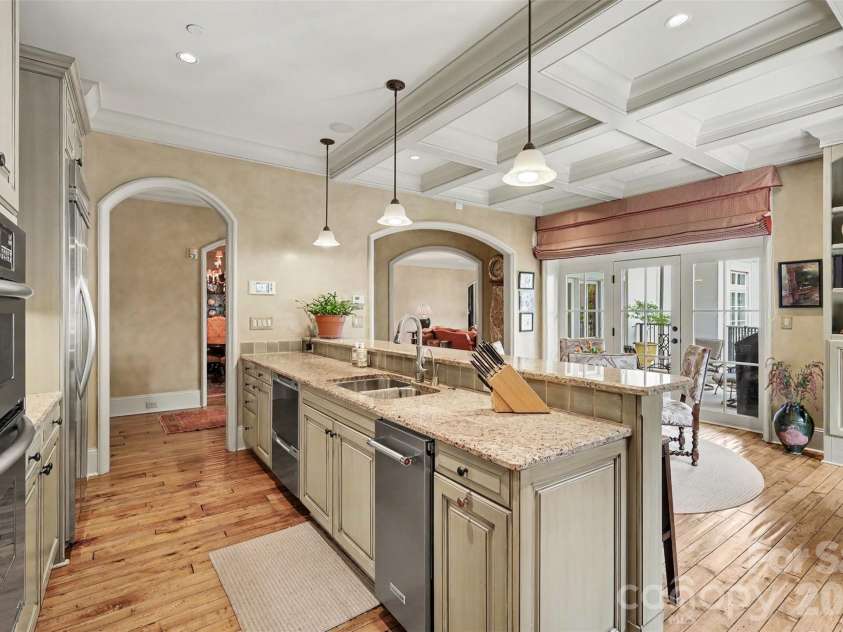 2343 Roswell Avenue, Charlotte, NC 28207.  MLS# CAR4413509, YatesRealty ID 44591. 