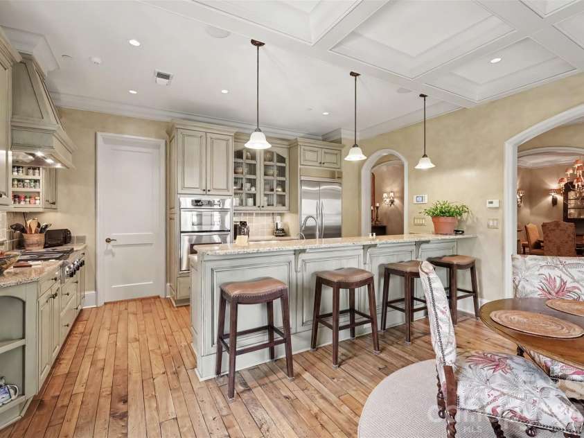 2343 Roswell Avenue, Charlotte, NC 28207.  MLS# CAR4413509, YatesRealty ID 44591. 
