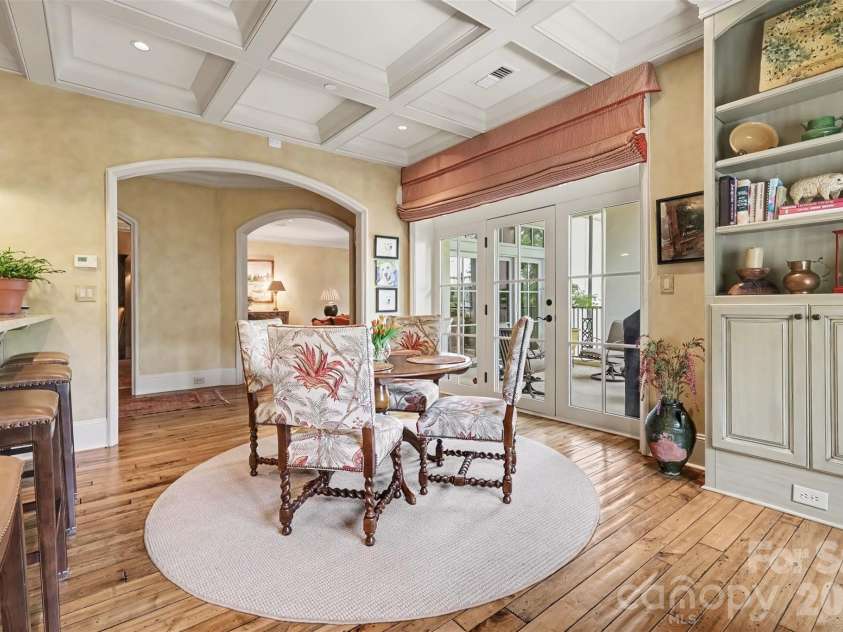 2343 Roswell Avenue, Charlotte, NC 28207.  MLS# CAR4413509, YatesRealty ID 44591. 