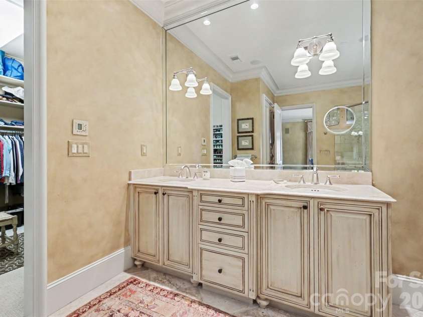 2343 Roswell Avenue, Charlotte, NC 28207.  MLS# CAR4413509, YatesRealty ID 44591. 