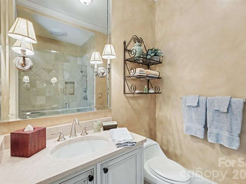 2343 Roswell Avenue, Charlotte, NC 28207.  MLS# CAR4413509, YatesRealty ID 44591. 
