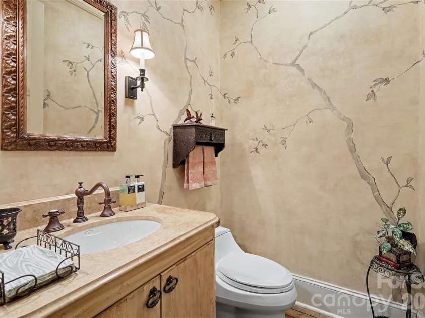 2343 Roswell Avenue, Charlotte, NC 28207.  MLS# CAR4413509, YatesRealty ID 44591. 