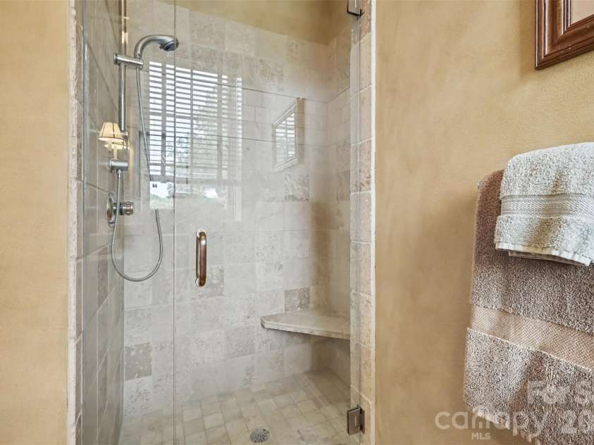 2343 Roswell Avenue, Charlotte, NC 28207.  MLS# CAR4413509, YatesRealty ID 44591. 