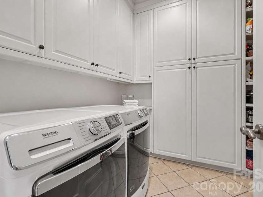 2343 Roswell Avenue, Charlotte, NC 28207.  MLS# CAR4413509, YatesRealty ID 44591. 