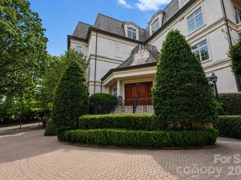 2343 Roswell Avenue, Charlotte, NC 28207.  MLS# CAR4413509, YatesRealty ID 44591. 