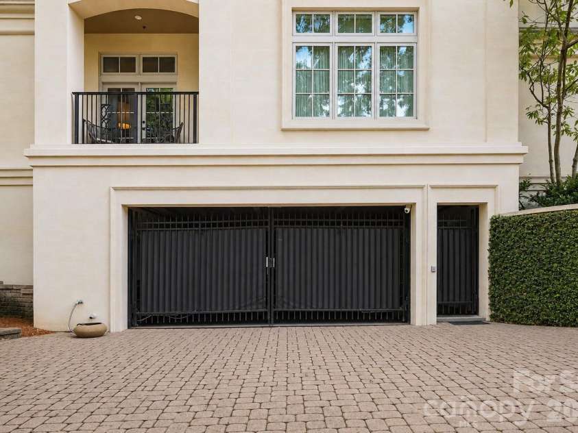 2343 Roswell Avenue, Charlotte, NC 28207.  MLS# CAR4413509, YatesRealty ID 44591. 