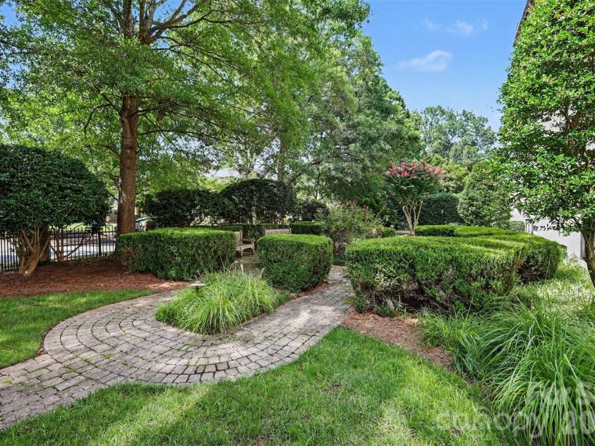 2343 Roswell Avenue, Charlotte, NC 28207.  MLS# CAR4413509, YatesRealty ID 44591. 