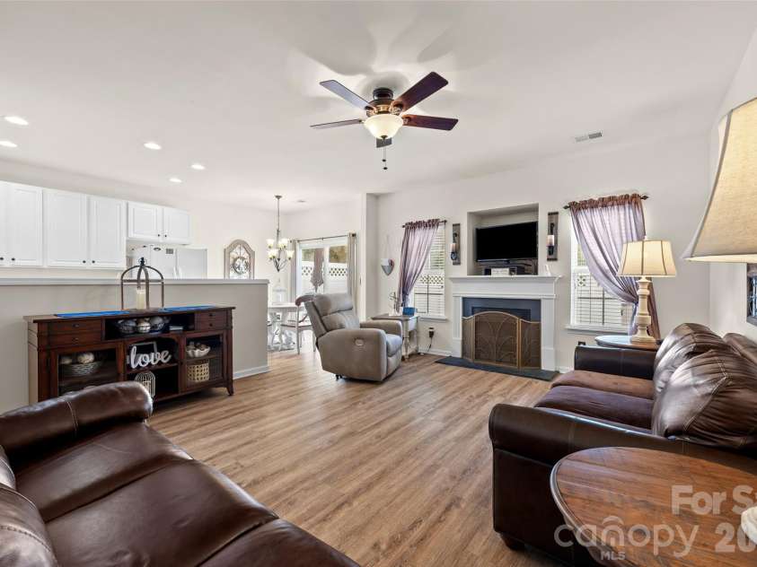 11613 Coddington Ridge Drive, Charlotte, NC 28214.  MLS# CAR4412194, YatesRealty ID 44594. 
