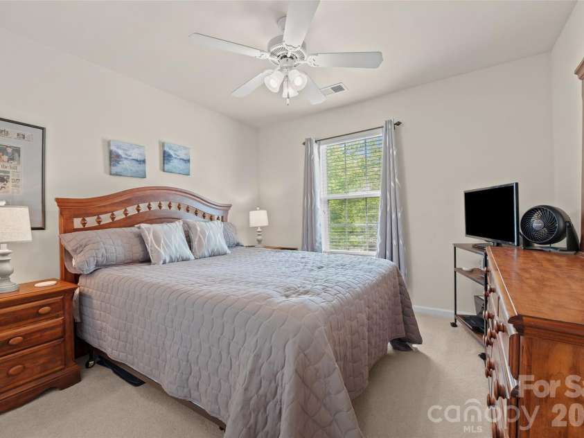 11613 Coddington Ridge Drive, Charlotte, NC 28214.  MLS# CAR4412194, YatesRealty ID 44594. 