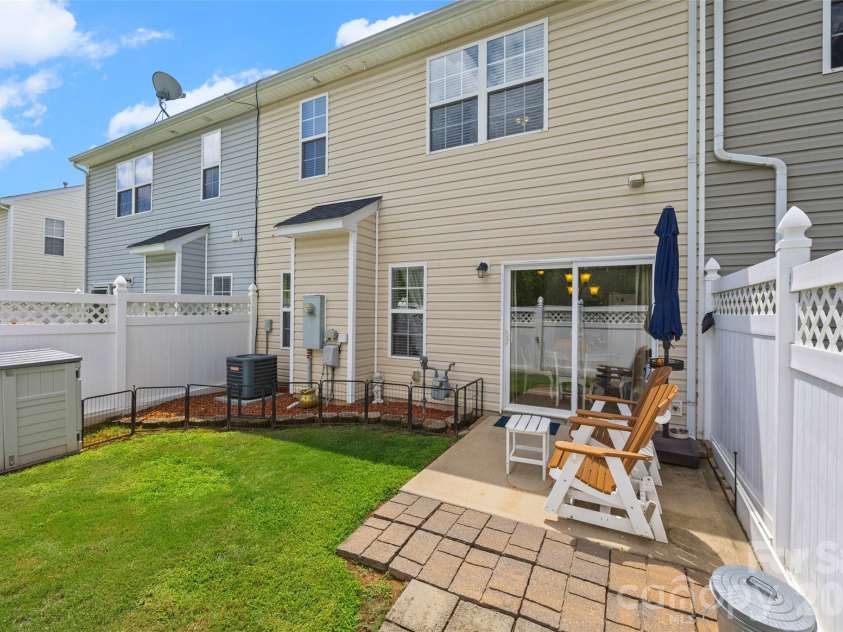 11613 Coddington Ridge Drive, Charlotte, NC 28214.  MLS# CAR4412194, YatesRealty ID 44594. 