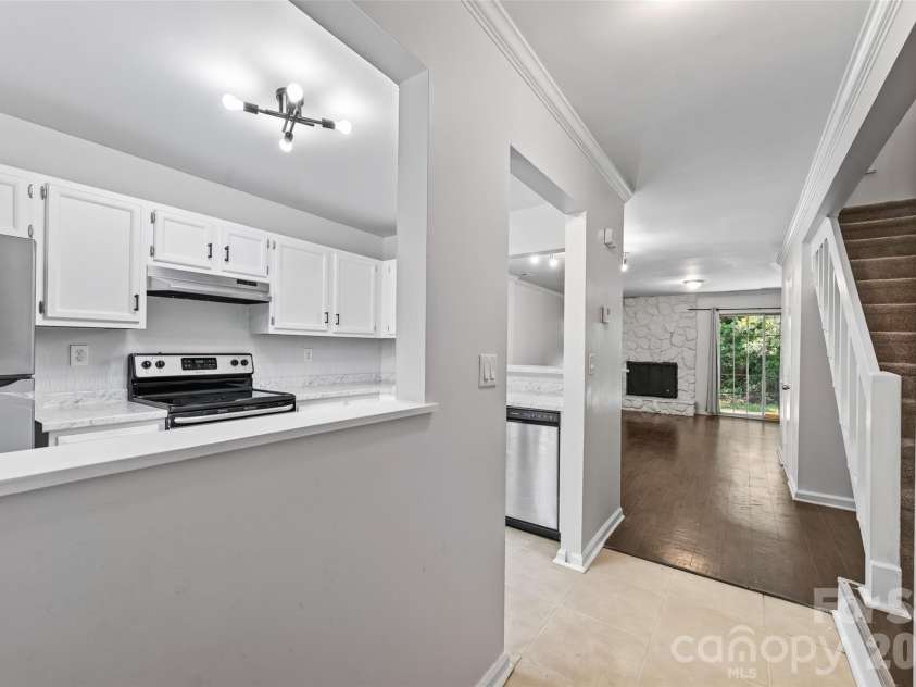 6216 Windsor Gate Lane, Charlotte, NC 28215.  MLS# CAR4412829, YatesRealty ID 44596. 