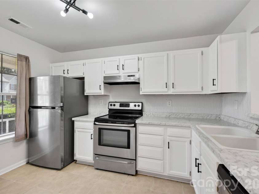 6216 Windsor Gate Lane, Charlotte, NC 28215.  MLS# CAR4412829, YatesRealty ID 44596. 