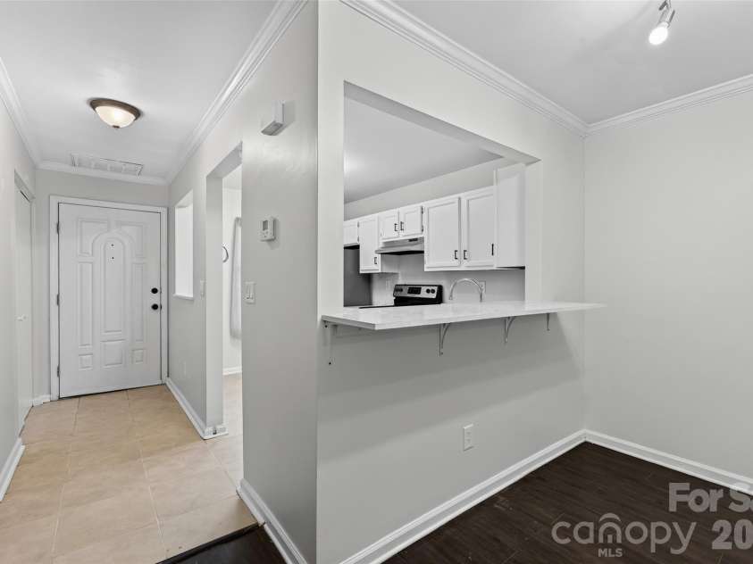 6216 Windsor Gate Lane, Charlotte, NC 28215.  MLS# CAR4412829, YatesRealty ID 44596. 