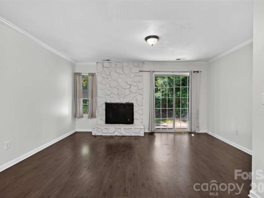 6216 Windsor Gate Lane, Charlotte, NC 28215.  MLS# CAR4412829, YatesRealty ID 44596. 