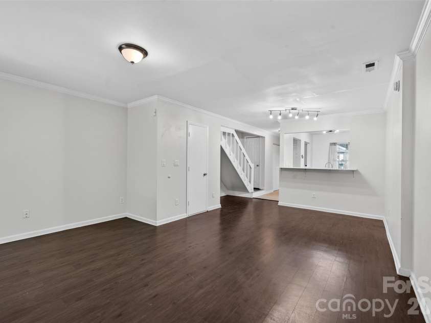 6216 Windsor Gate Lane, Charlotte, NC 28215.  MLS# CAR4412829, YatesRealty ID 44596. 