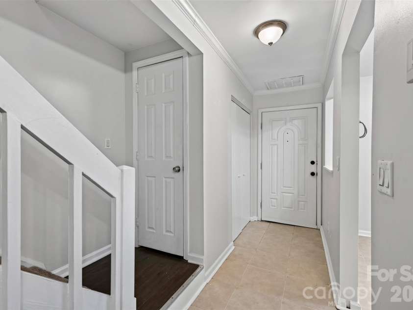 6216 Windsor Gate Lane, Charlotte, NC 28215.  MLS# CAR4412829, YatesRealty ID 44596. 