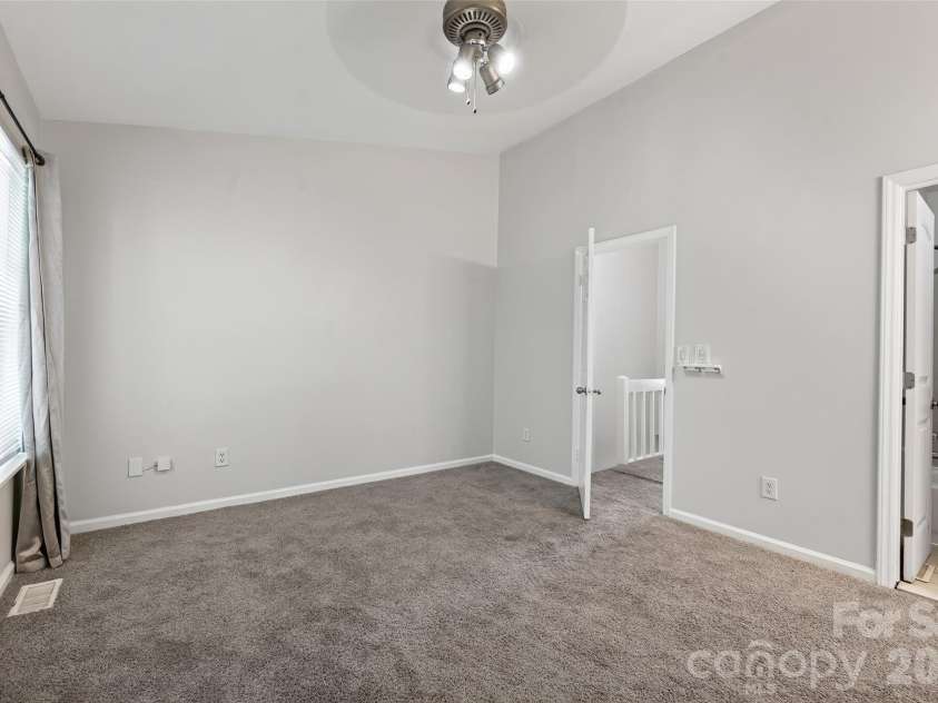 6216 Windsor Gate Lane, Charlotte, NC 28215.  MLS# CAR4412829, YatesRealty ID 44596. 