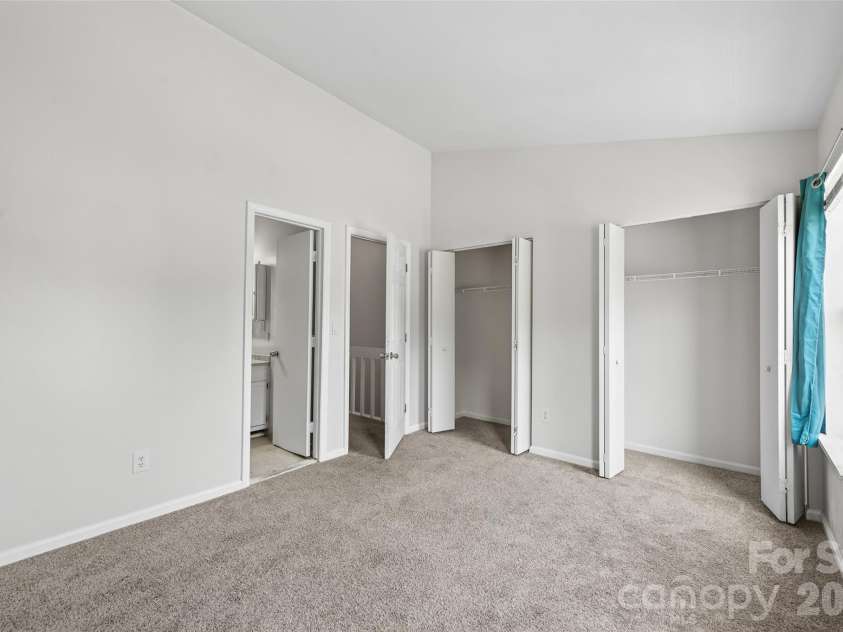 6216 Windsor Gate Lane, Charlotte, NC 28215.  MLS# CAR4412829, YatesRealty ID 44596. 