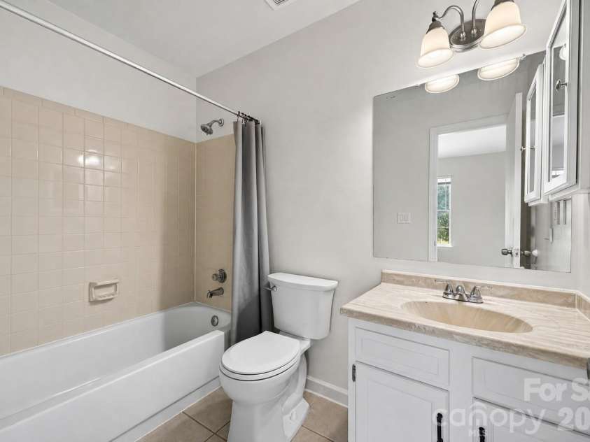 6216 Windsor Gate Lane, Charlotte, NC 28215.  MLS# CAR4412829, YatesRealty ID 44596. 