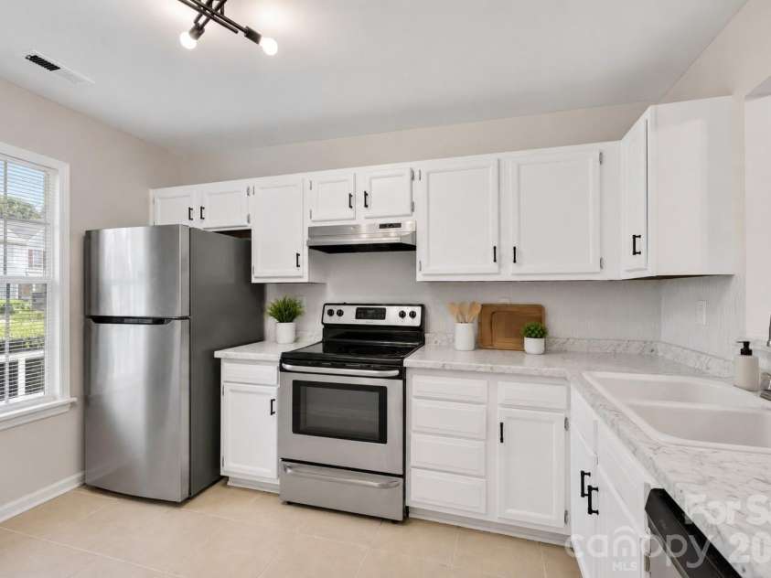 6216 Windsor Gate Lane, Charlotte, NC 28215.  MLS# CAR4412829, YatesRealty ID 44596. AI enhanced