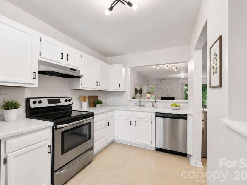 6216 Windsor Gate Lane, Charlotte, NC 28215.  MLS# CAR4412829, YatesRealty ID 44596. AI enhanced