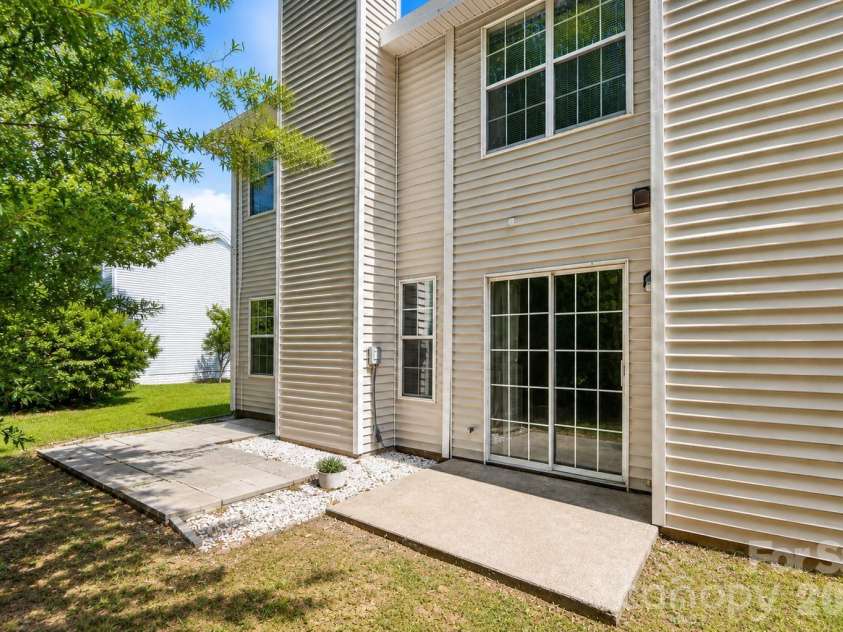 6216 Windsor Gate Lane, Charlotte, NC 28215.  MLS# CAR4412829, YatesRealty ID 44596. AI enhanced