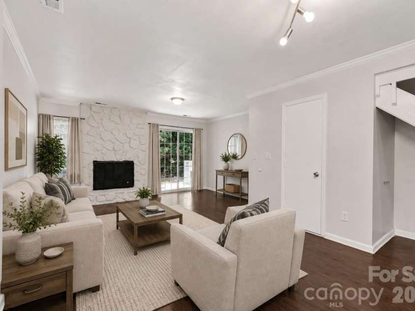 6216 Windsor Gate Lane, Charlotte, NC 28215.  MLS# CAR4412829, YatesRealty ID 44596. Virtually staged to show potential