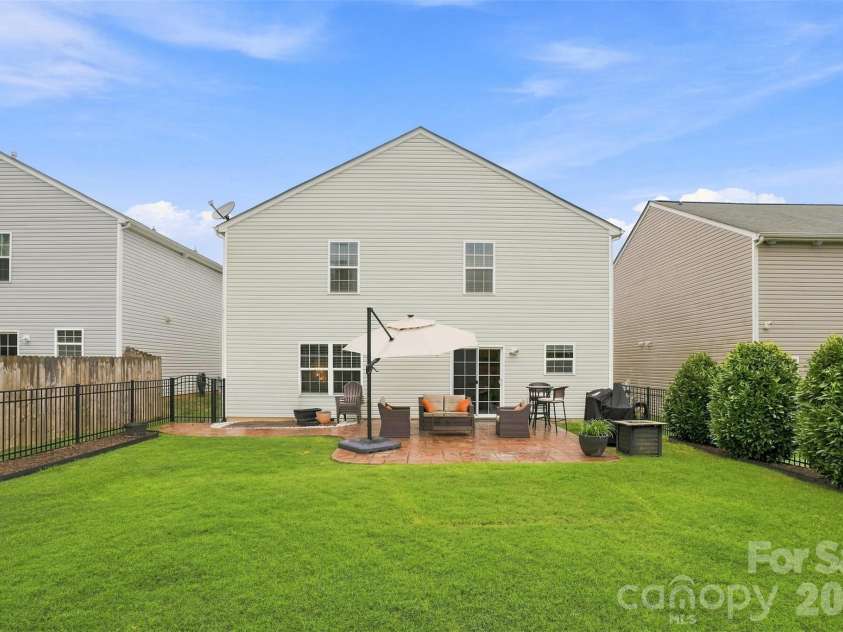 1773 Eastway Drive, Dallas, NC 28034.  MLS# CAR4414070, YatesRealty ID 44598. Great space for entertaining!