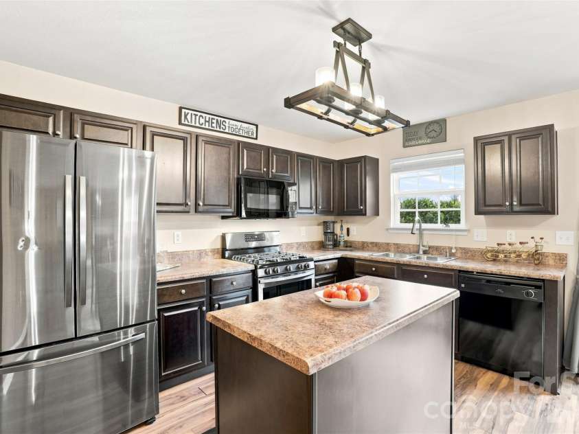 1773 Eastway Drive, Dallas, NC 28034.  MLS# CAR4414070, YatesRealty ID 44598. Kitchen Island