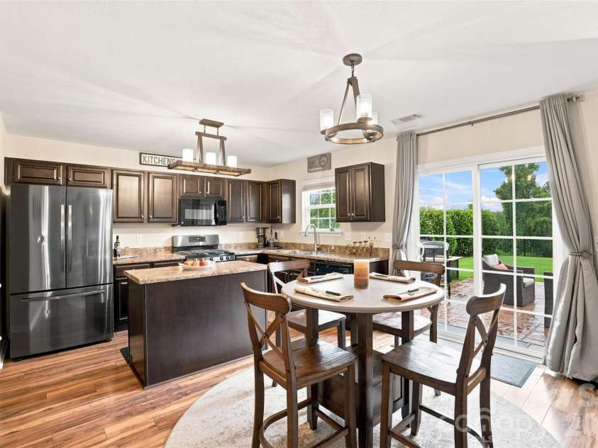 1773 Eastway Drive, Dallas, NC 28034.  MLS# CAR4414070, YatesRealty ID 44598. Open Concept Kitchen