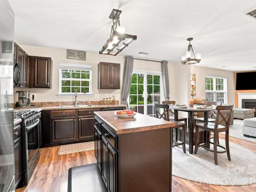 1773 Eastway Drive, Dallas, NC 28034.  MLS# CAR4414070, YatesRealty ID 44598. Open Kitchen