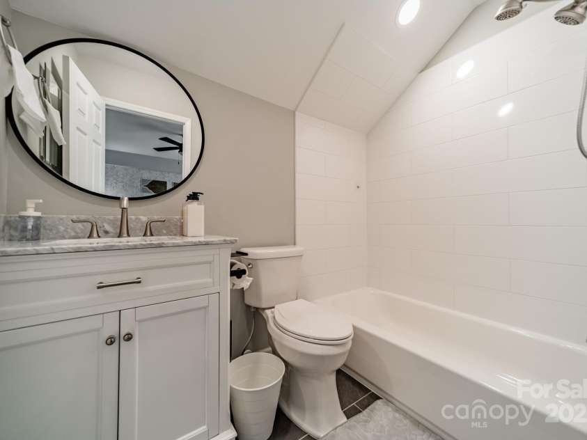 513 Graham Street, Charlotte, NC 28202.  MLS# CAR4232603, YatesRealty ID 446. Owner's Private Bathroom