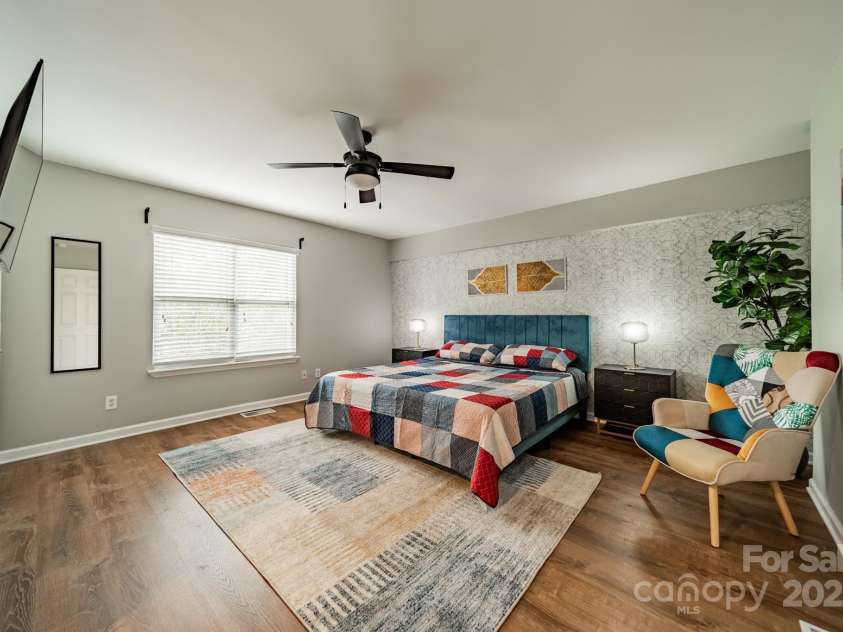 513 Graham Street, Charlotte, NC 28202.  MLS# CAR4232603, YatesRealty ID 446. Upper Level - Owners  Retreat  