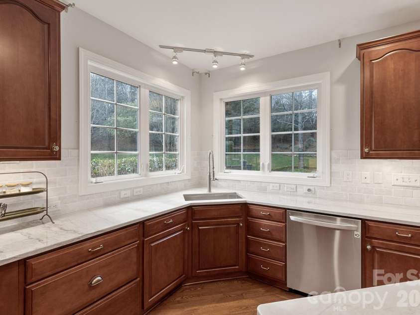 2310 Keara Way, Charlotte, NC 28270.  MLS# CAR4314530, YatesRealty ID 4460. Counter tops are Quartzite stone - Calcutta Macuabas
