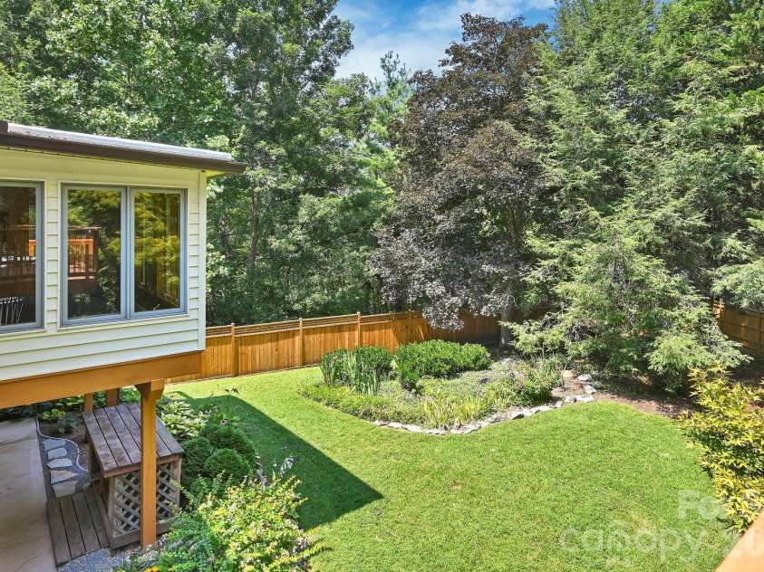 30 Nichols Hill Drive, Asheville, NC 28804.  MLS# CAR4414204, YatesRealty ID 44600. 