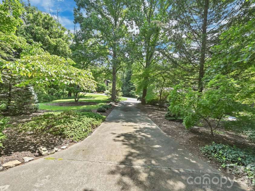 30 Nichols Hill Drive, Asheville, NC 28804.  MLS# CAR4414204, YatesRealty ID 44600. 