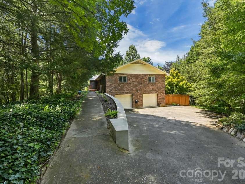 30 Nichols Hill Drive, Asheville, NC 28804.  MLS# CAR4414204, YatesRealty ID 44600. 