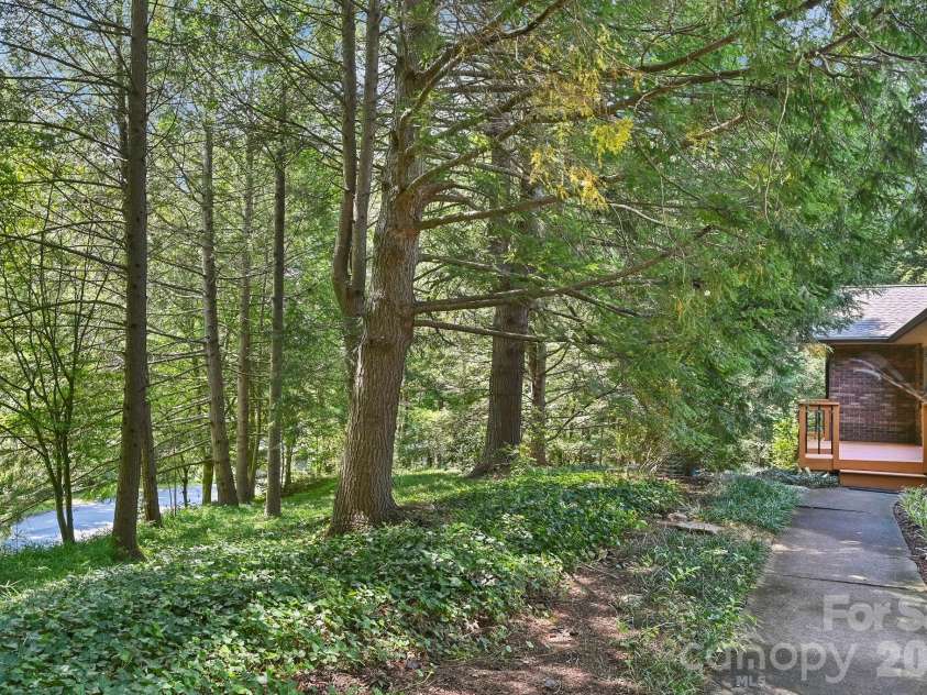 30 Nichols Hill Drive, Asheville, NC 28804.  MLS# CAR4414204, YatesRealty ID 44600. 