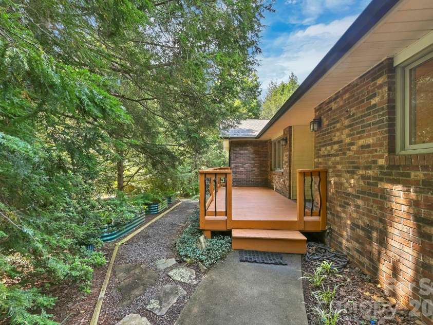 30 Nichols Hill Drive, Asheville, NC 28804.  MLS# CAR4414204, YatesRealty ID 44600. 