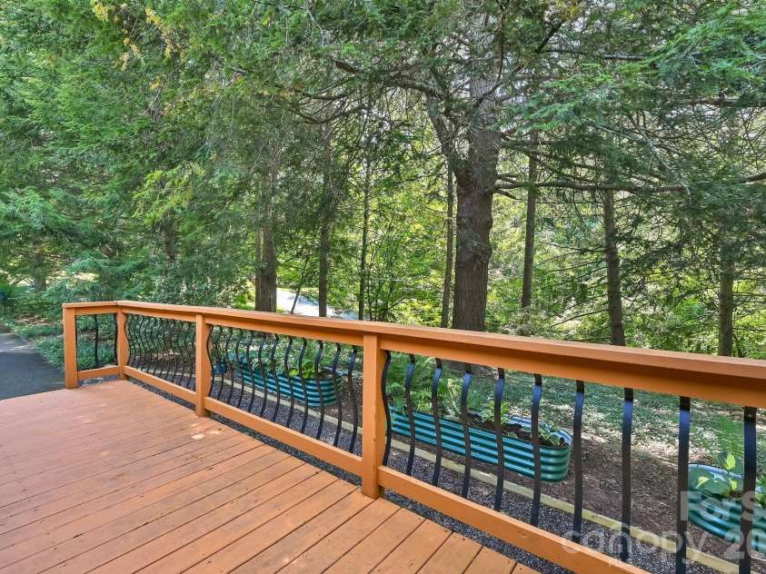 30 Nichols Hill Drive, Asheville, NC 28804.  MLS# CAR4414204, YatesRealty ID 44600. 
