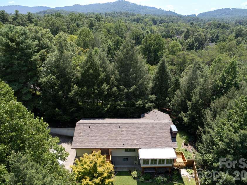 30 Nichols Hill Drive, Asheville, NC 28804.  MLS# CAR4414204, YatesRealty ID 44600. 